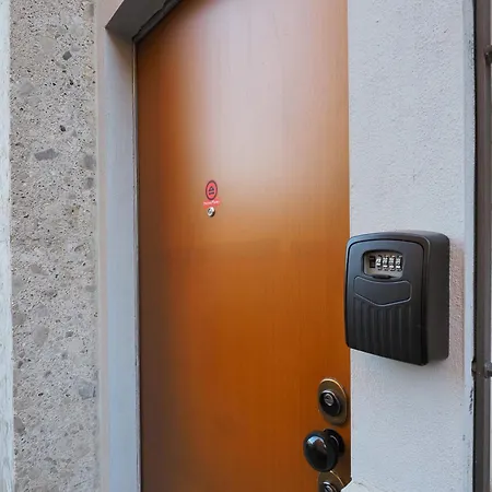 Primopiano - Gluck B Apartment *